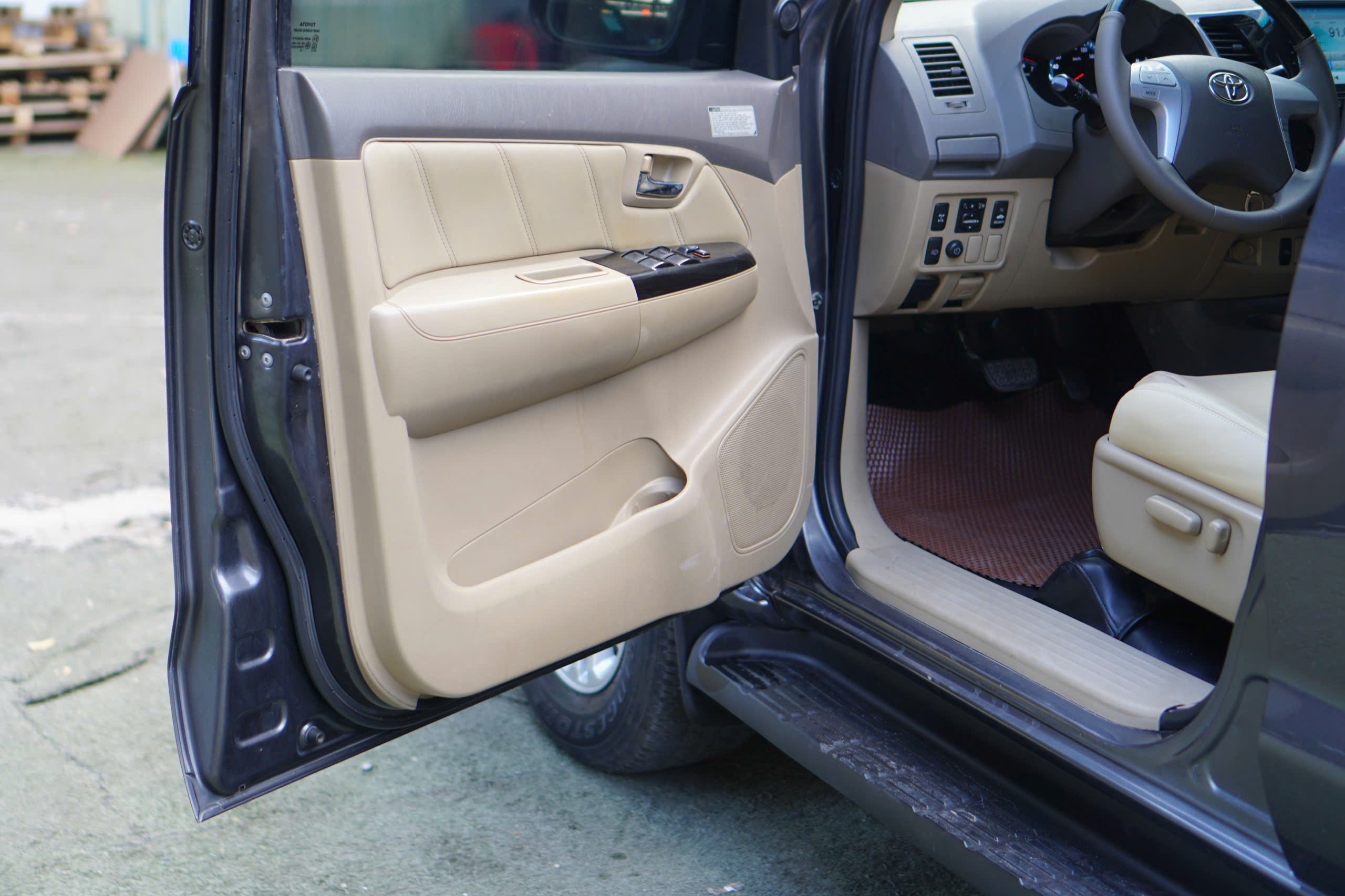 Toyota Fortuner V 2013 5