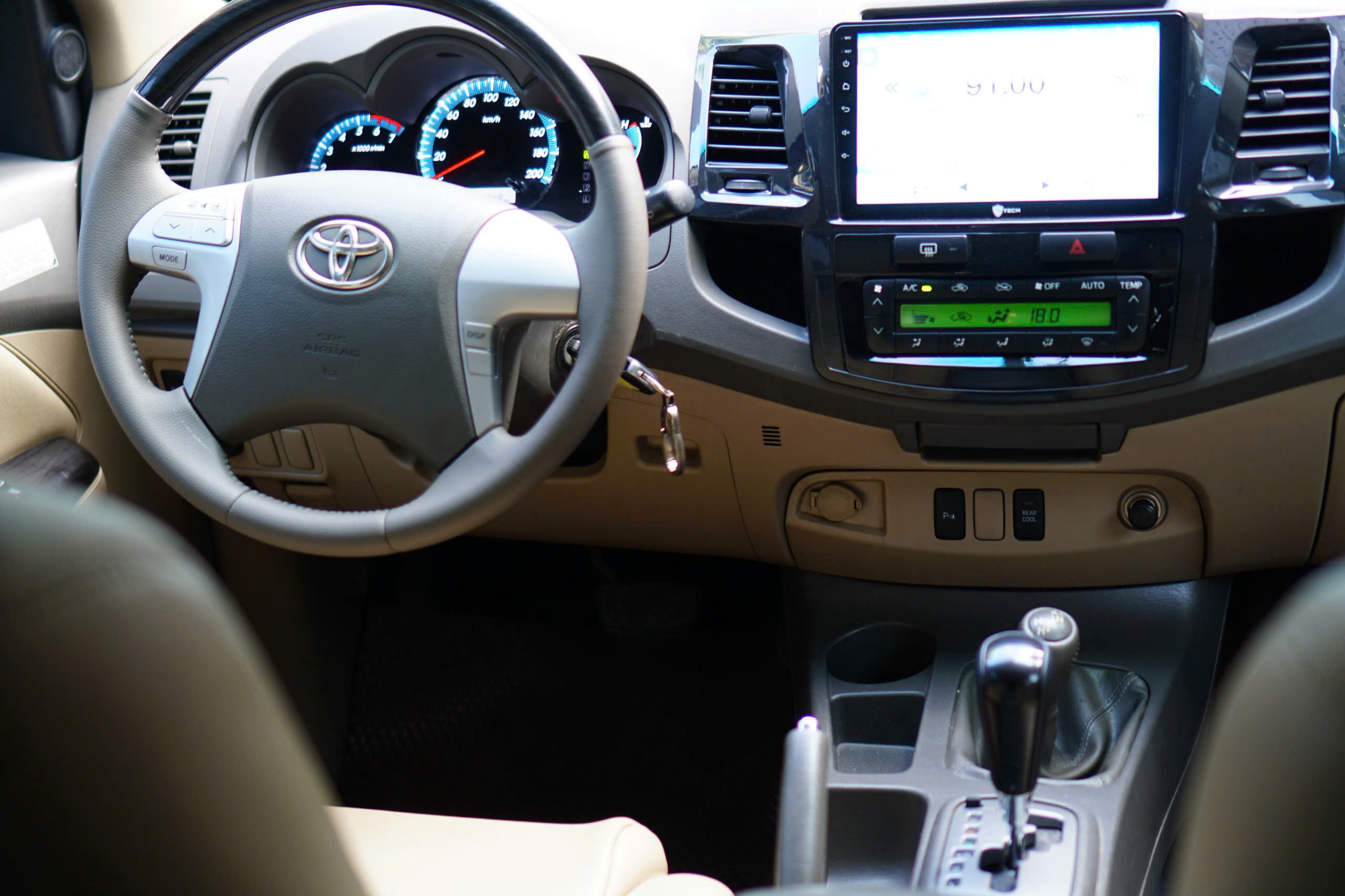 Toyota Fortuner V 2013 4