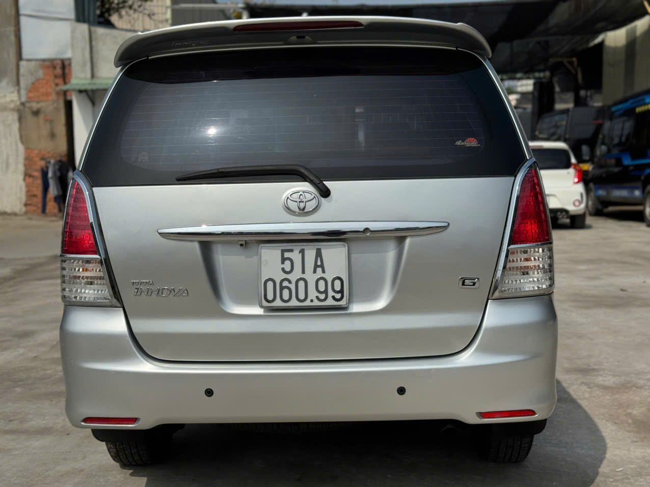 Toyota Innova 2011 5