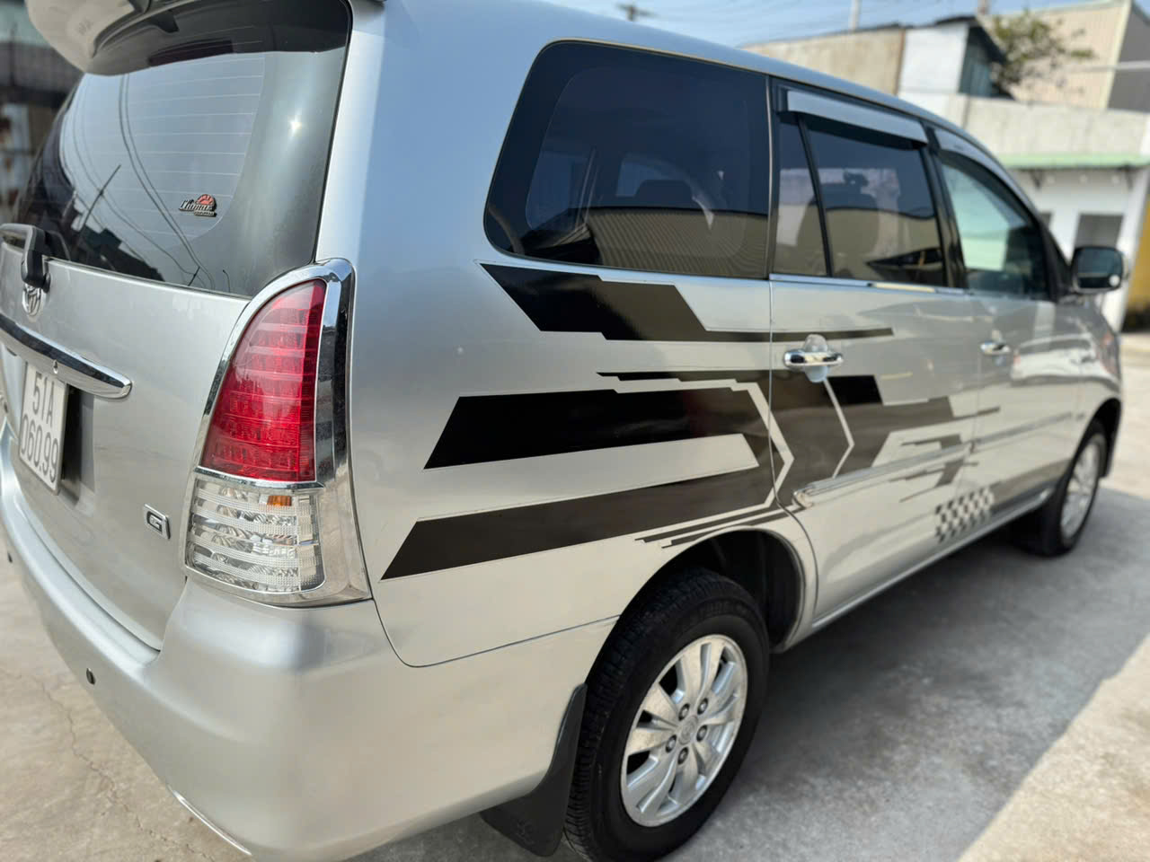 Toyota Innova 2011 3
