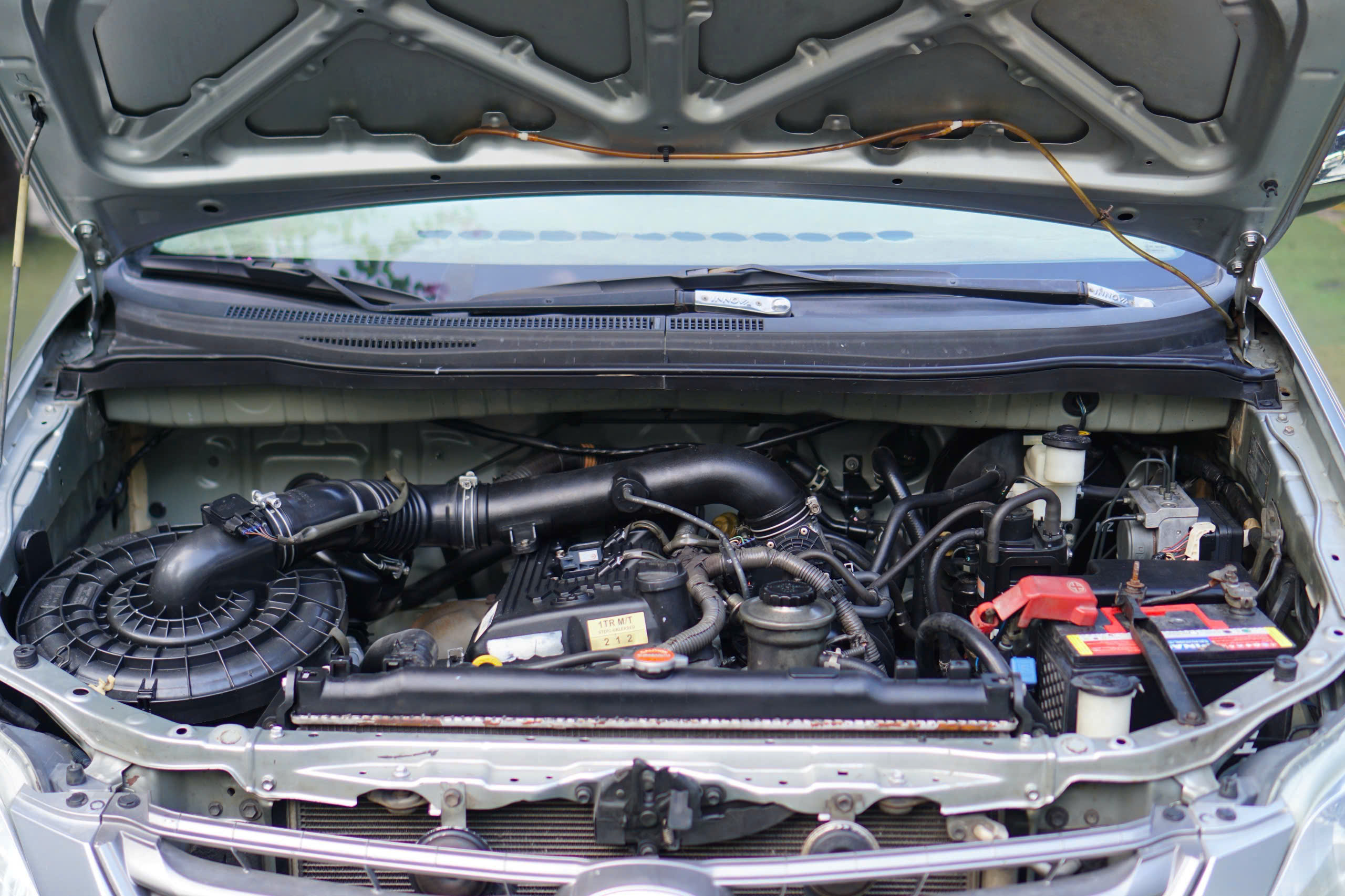 Toyota Innova E 2012 8