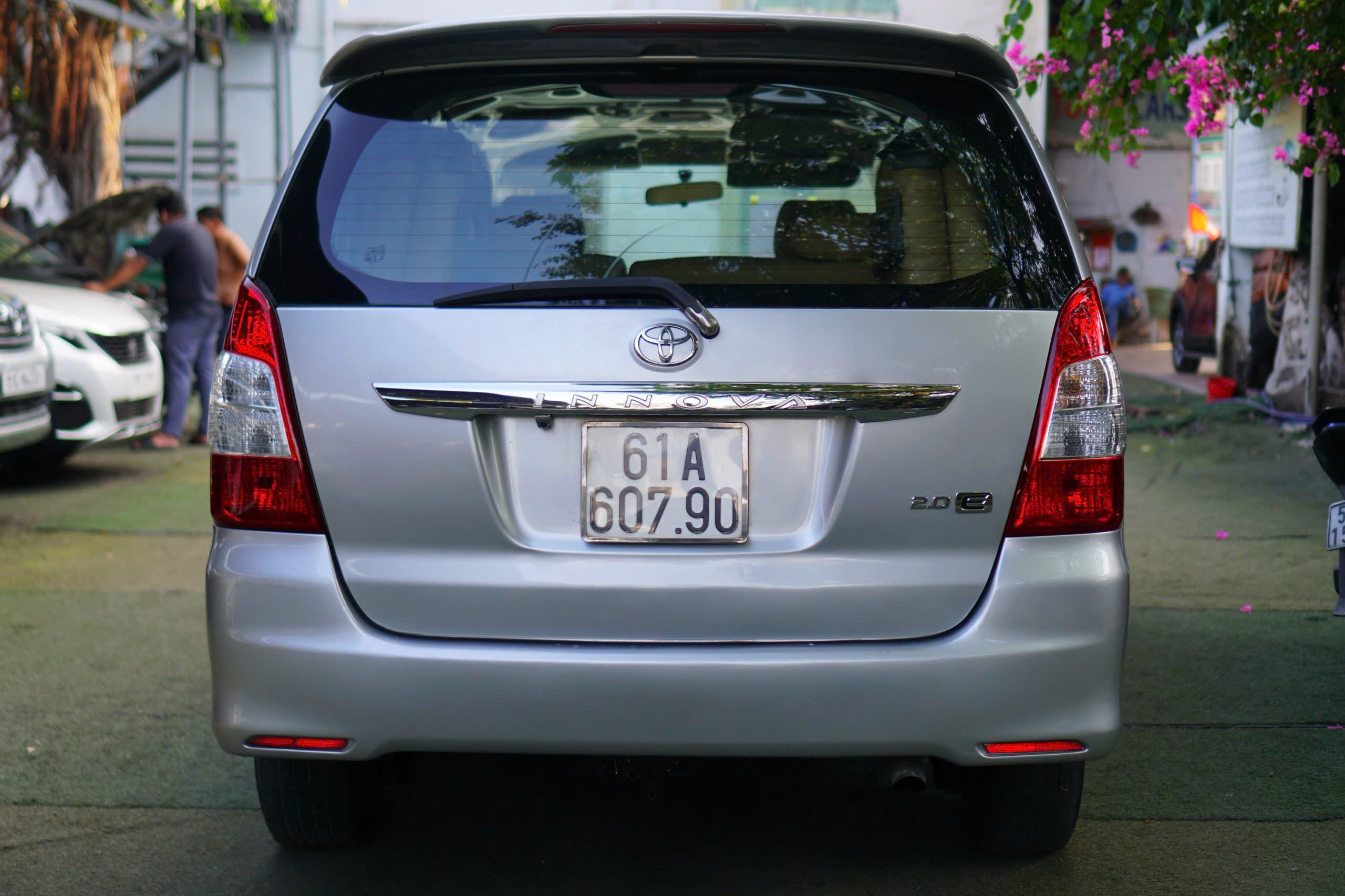 Toyota Innova E 2012 4