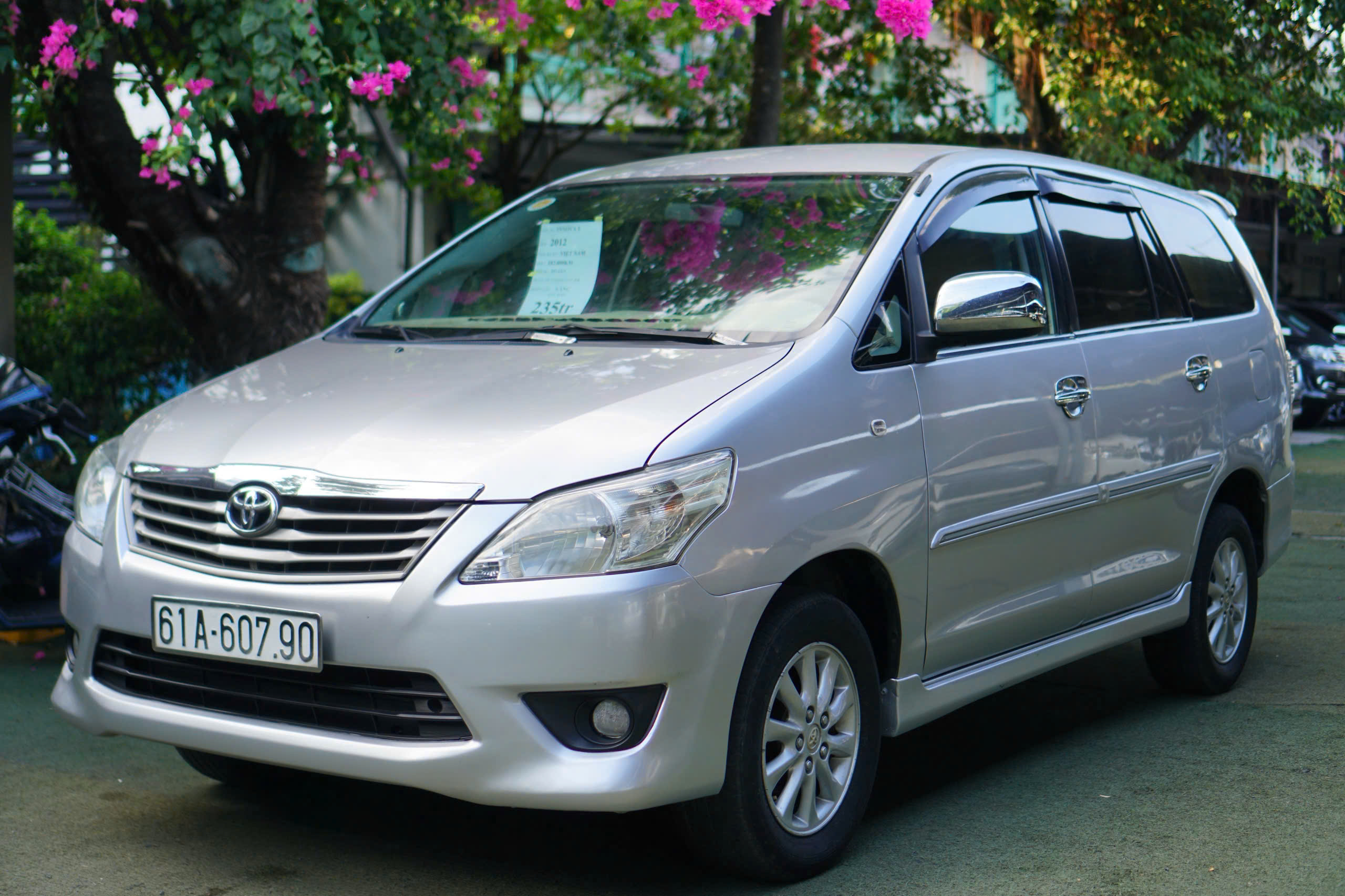 Toyota Innova E 2012 2